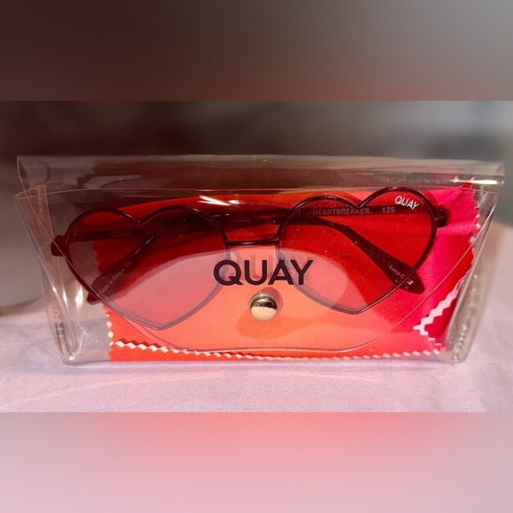 Quay Australia Red Heart Sunglasses - Picture 3 of 3